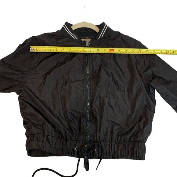𝅺HARLOW Cropped Nylon Bomber Jacket - Picture 8 of 10